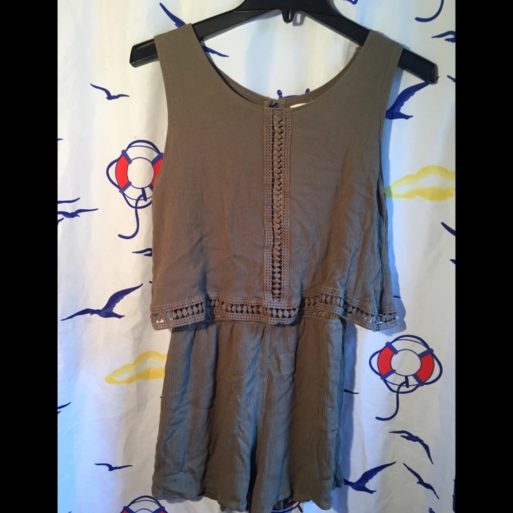 🔥5/$25 YA LosAngeles Green Romper Sz M